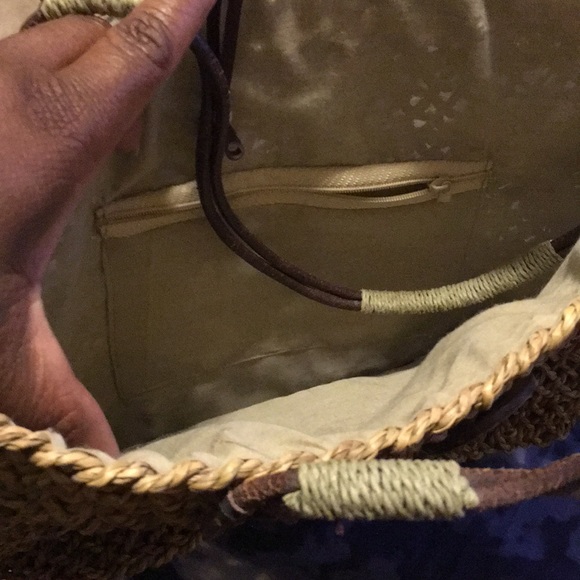 Straw bag with button closure - Picture 4 of 5